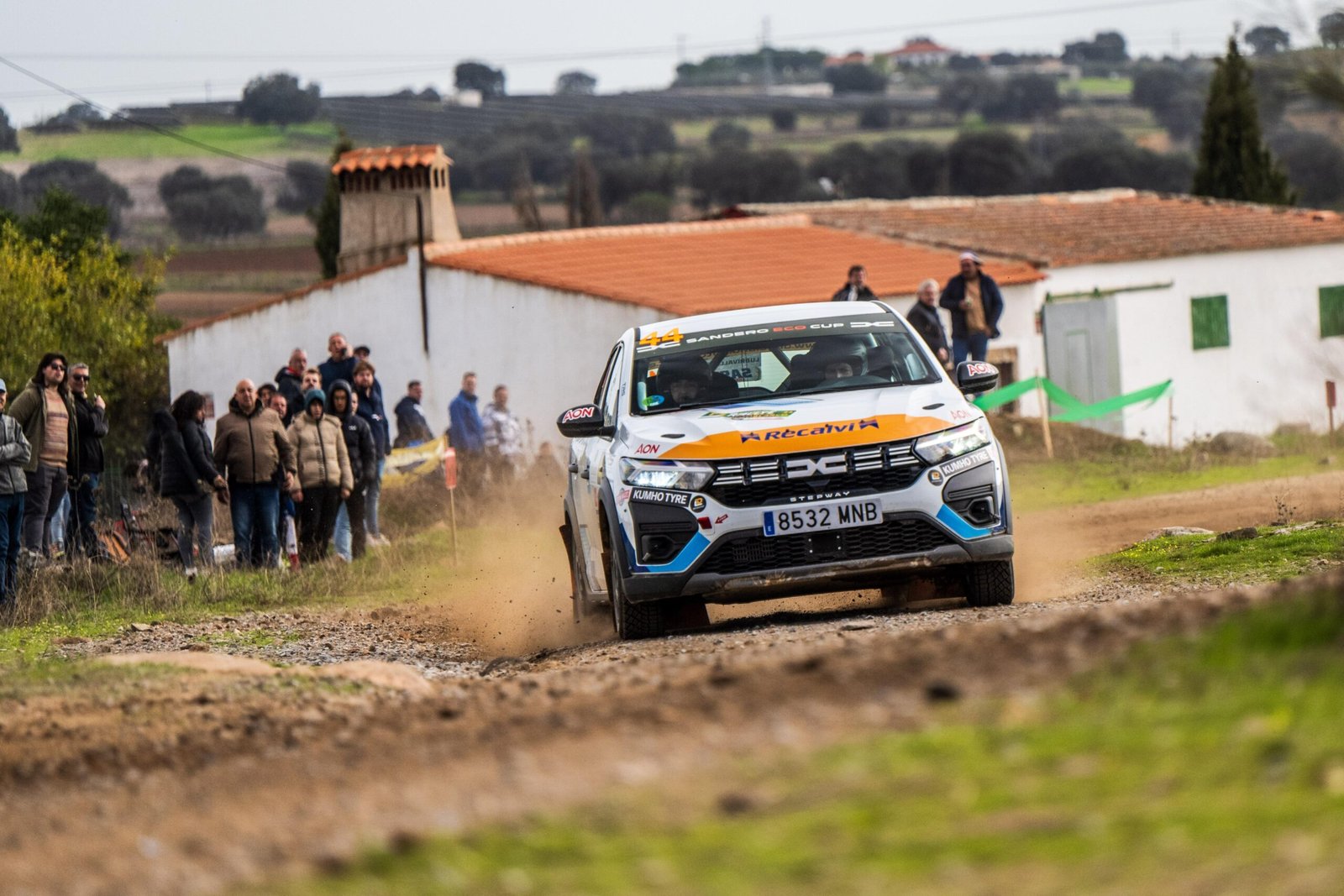 Dacia lanza la nueva Sandero Eco CUP Spain Tierra