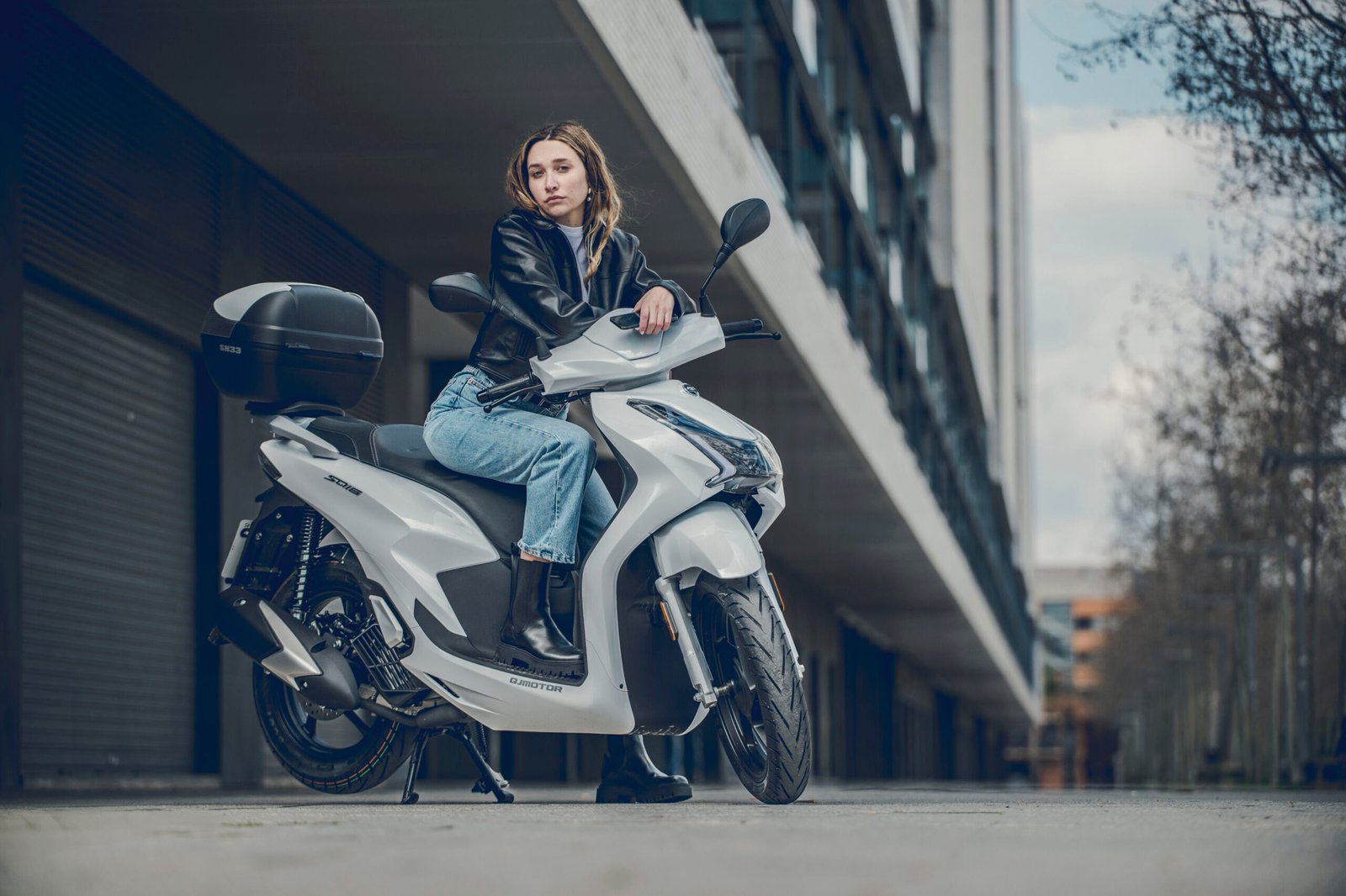 SQ 16, un scooter de suelo plano potente